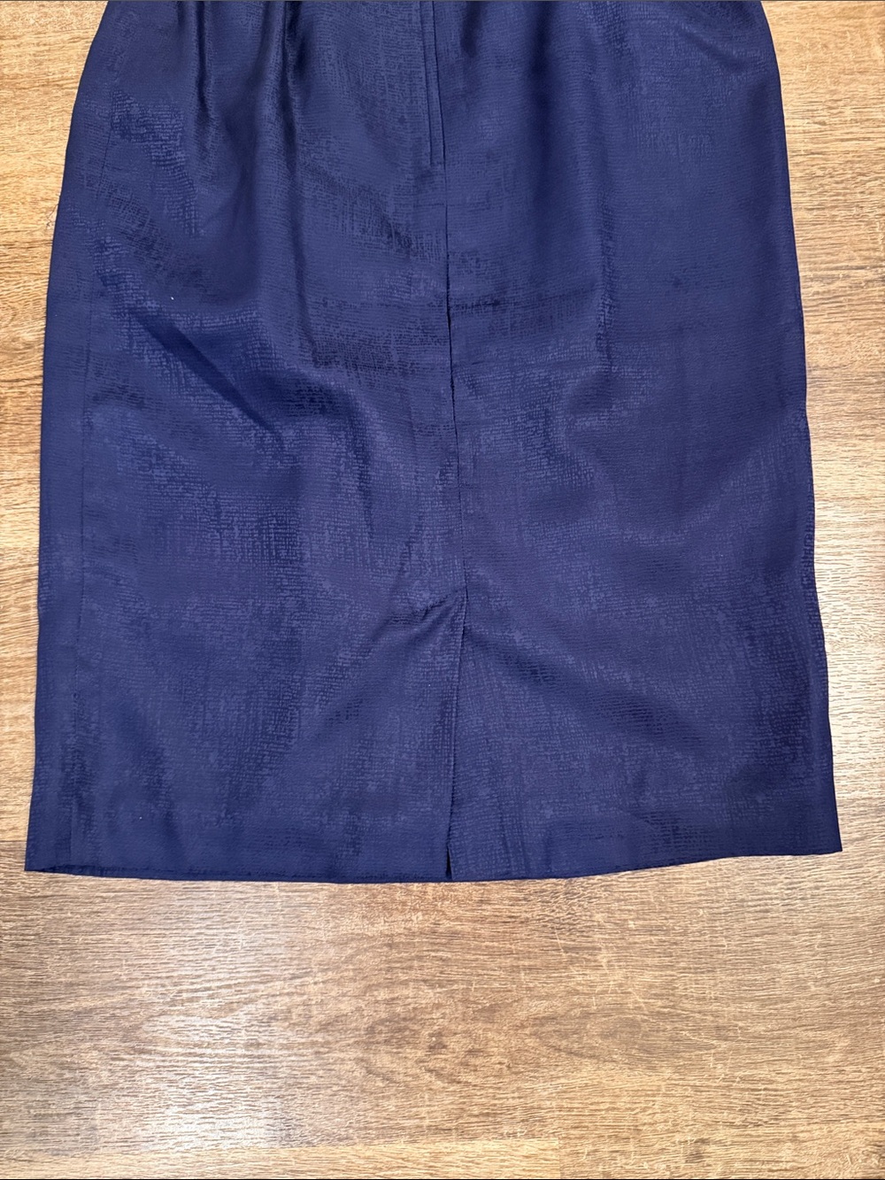 Vintage 100% Silk Navy Midi Pencil Skirt - Sleek Women's Workwear - Picture 8 of 8